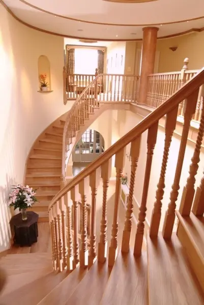 curved staircase