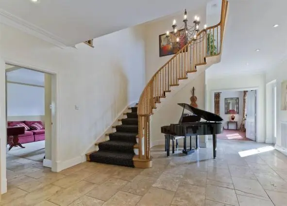 curved staircase