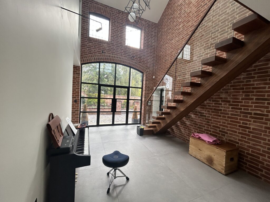 Walnut carriage beam stair Walnut carriage beam stair